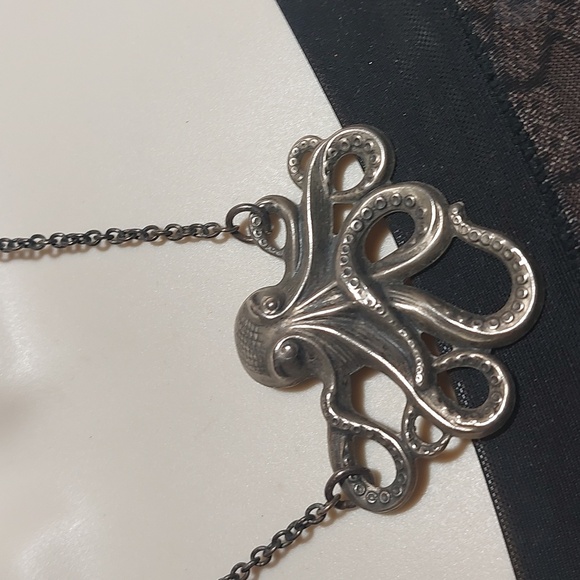 Vintage Repousse Octopus Pendant Silver Tone Statement Necklace - Picture 3 of 6